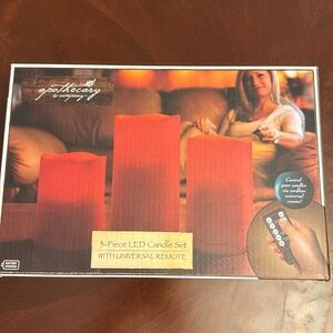 APOTHECARY & COMPANY 3-PIECE LED CANDLE SET WITH REMOTE RED CINNAMON NEW